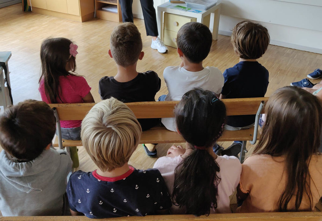 Enfants dans une classe à Genève